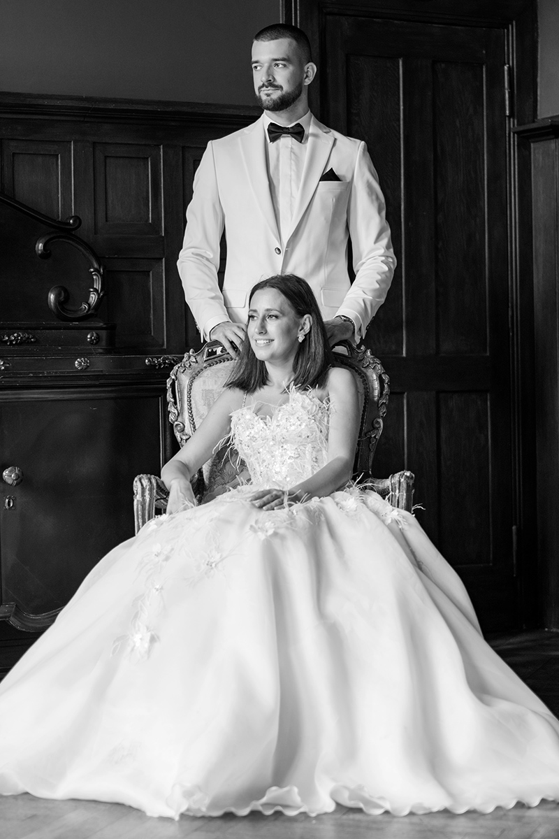 Destination wedding in Schwarz-Weiß Bildern im Schloss als Hochzeitslocation fotografiert vom Mazelle Photography Fotostudio von der Insel Rügen